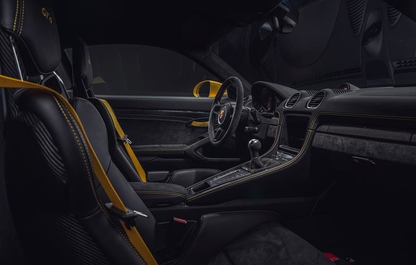 Porsche Cayman GT4...