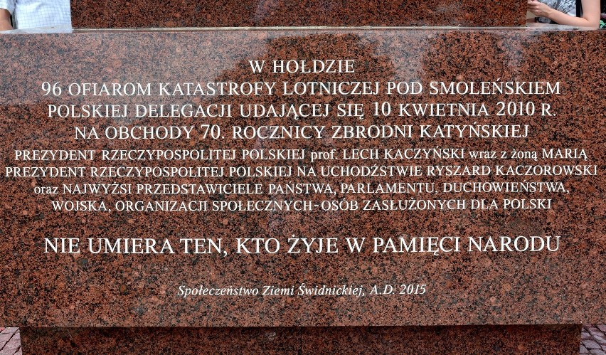 Pomnik ofiar katastrofy smoleńskiej podzielił Świdnik