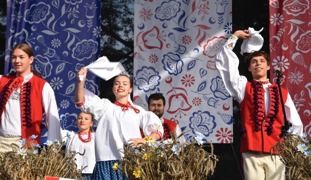 Podczas gminnych dożynek w Solcu Kujawskim grano  i śpiewano głównie na ludową nutę