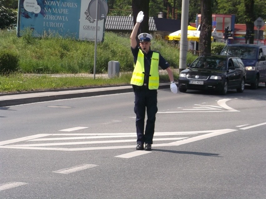Czy policjanci znają przepisy ruchu drogowego? Zdawali test (ZDJĘCIA)