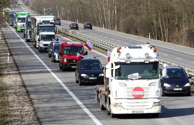 Protest kierowców ciężarówek przeciwko niemieckim przepisom.