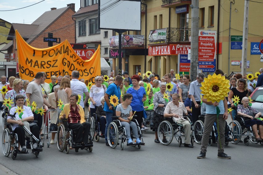 Proszowice. Ulicami przeszedł pierwszy marsz godności osób niepełnosprawnych