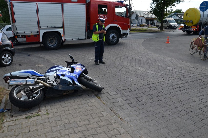 Wrocław: Wypadek na Kosmonautów. Motocyklista uderzył w auto (ZDJĘCIA)