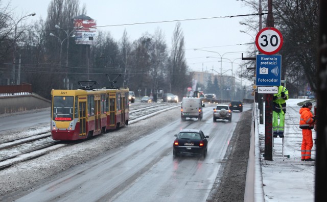 Na razie przed skrzyżowaniem Rzgowska-Dachowa ograniczono prędkość do 30km/h