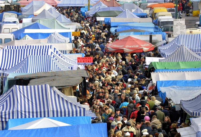 Targowisko na Świebodzkim zostaje jeszcze na 3 lata. Ale PKP chcą je ucywilizować (FOTO)