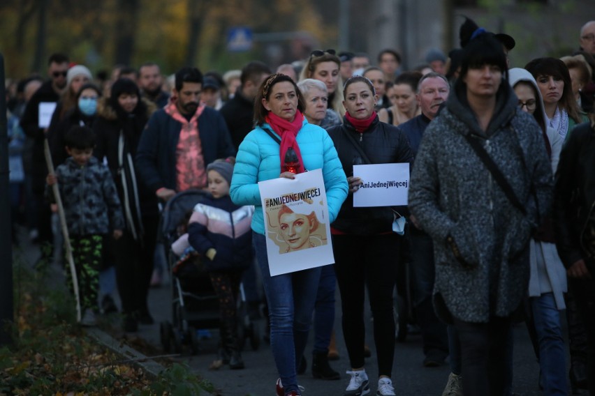 Pszczyna. Protest po śmierci ciężarnej kobiety: Ani jednej...