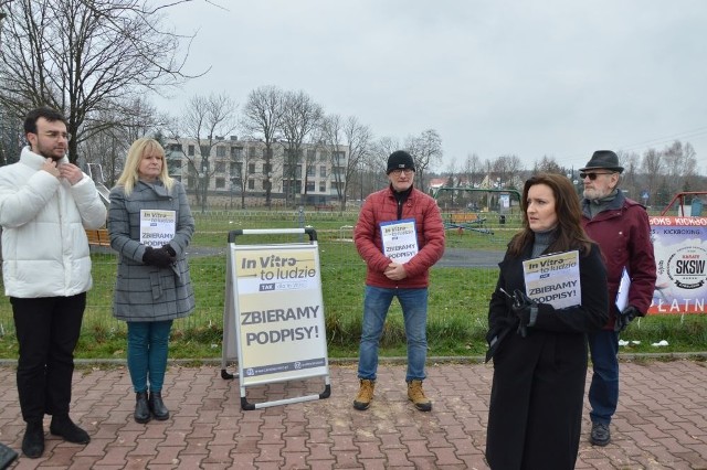W Skarżysku - Kamiennej rozpoczęto akcję zbierania podpisów pod projektem ustawy przywracającej dofinansowanie In Vitro przez państwo.