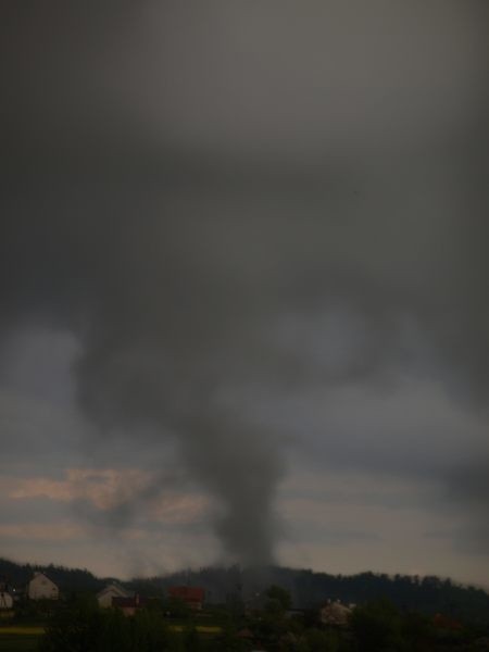 Trąba powietrzna nad Podkarpaciem. Zdjęcia internauty