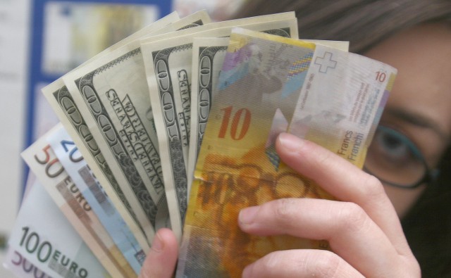 Sprawdź, czy dziś korzystanie wymienisz walutę. Fot. Wojciech Zatwarnicki