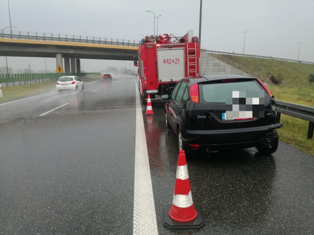 Kolizja na A1 pod Grudziądzem. Uważajmy! Na drogach jest ślisko.