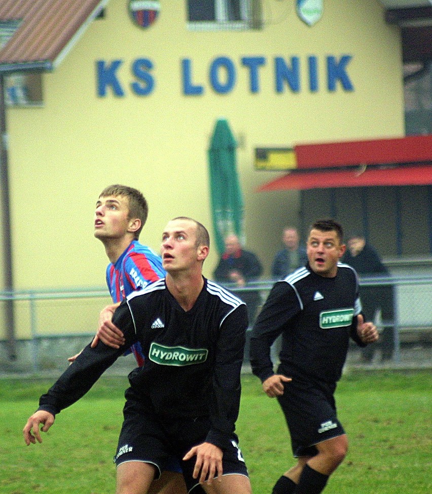 Lotnik Kryspinów - Iskra Klecza Dolna (29.10.2011 r).