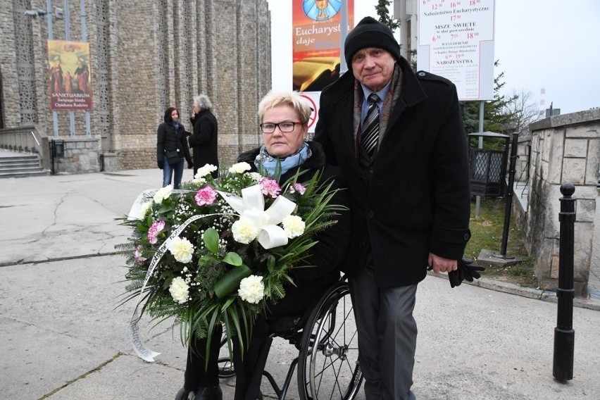 Wiele znanych osób ze świata sportu na pogrzebie Bogumiła Bujaka. Mszy przewodniczył ksiądz biskup Marian Florczyk [ZDJĘCIA]