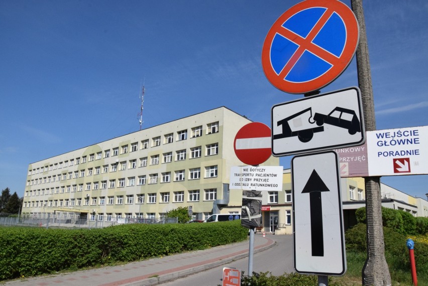 Szpital powiatowy w Oleśnie ma 3 karetki w systemie. Mają...