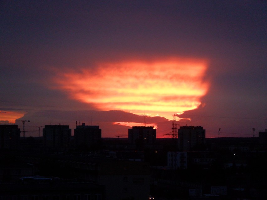 Niezwykły zachód słońca nad Bydgoszczą. Taki rzadko się zdarza