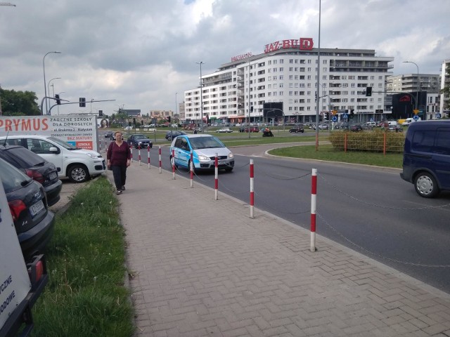 Przy Antoniukowskiej powstanie w końcu ścieżka rowerowa.