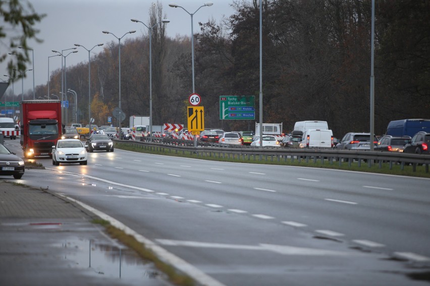 W Katowicach remontowany jest wiadukt w ciągu ulicy...