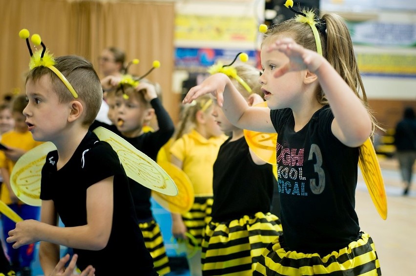 Tegoroczny Bal Pszczółek w Świeciu: W Hali Sportowo-Widowiskowej zaroiło się od pełnych energii dzieci 