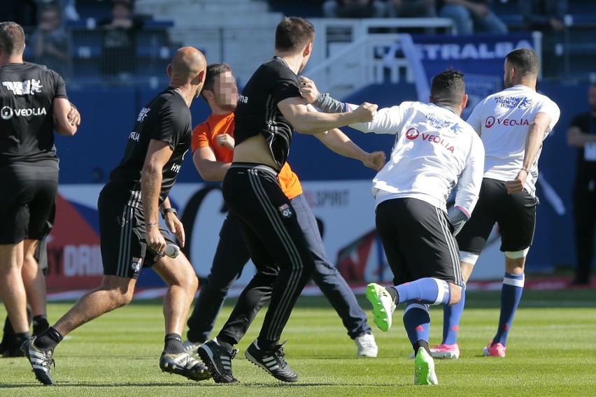 Dantejskie sceny na meczu Bastia - OL