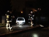 Doszczętnie spaliło się cinquecento w Bulowicach. Dobrze, że nie wybuchło, bo było to auto na gaz