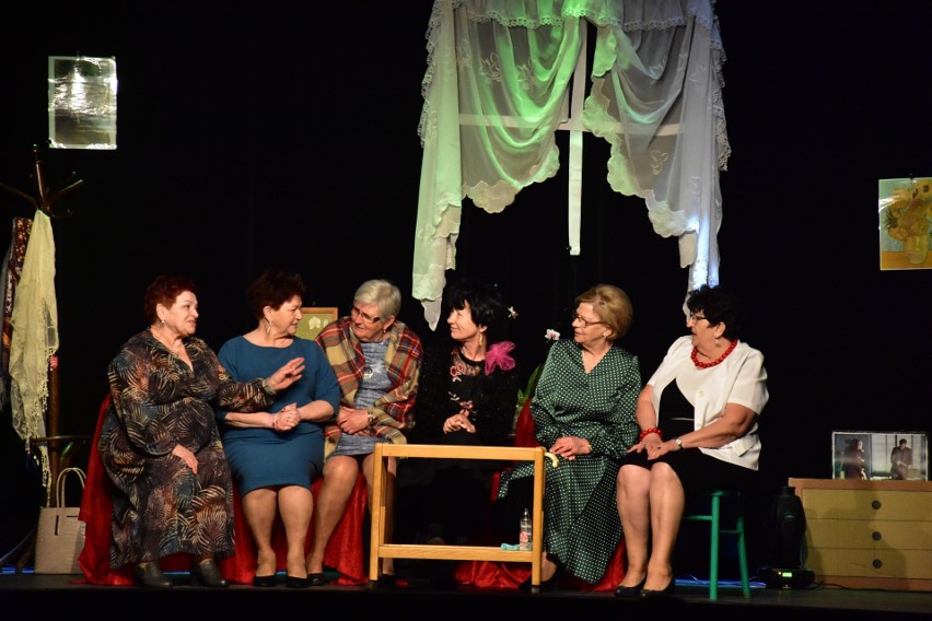 Teatr Odnowa z Rogowa wystąpił w Żnińskim Domu Kultury.