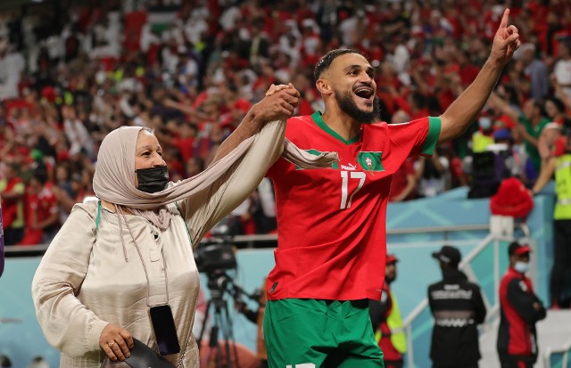Wdzięczność! Marokańscy piłkarze świętowali awans do półfinału z matkami