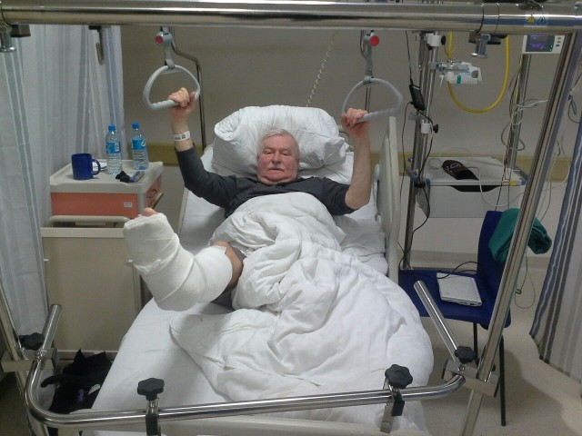 Prezydent Lech Wałęsa umieścił na swoim blogu zdjęcia ze szpitala