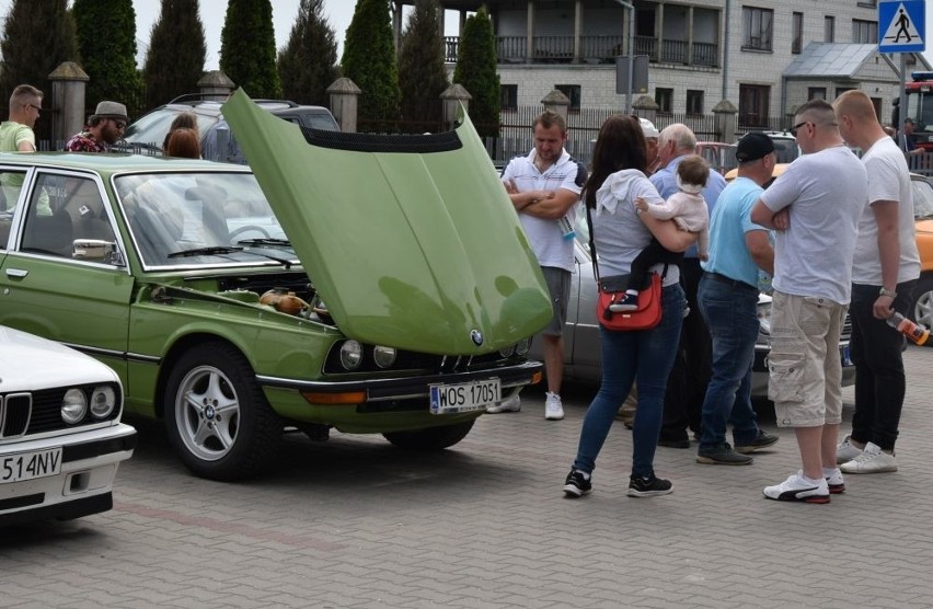 Oldtimer w Rzekuniu: czas starej motoryzacji [ZDJĘCIA]