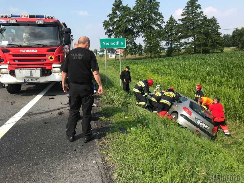 Wypadek pod Niemodlinem. Trwa akcja ratunkowa.