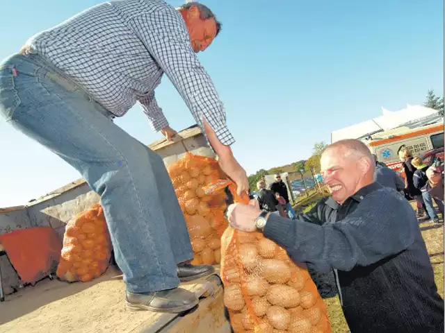 Każdy mógł tanio zaopatrzyć się na zimę.