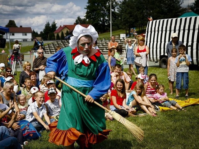 Dyrektor artystyczny festiwalu &#8211; Dariusz Skibiński doskonale zna wymagania swojej publiczności. Jest aktorem Teatru A3.