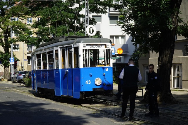 Przygotowane zostały wyjątkowe atrakcje: tramwaj Heidelberg z serii KSW oraz autobusem San H100A. Do obsługi linii 0 zaplanowano na sobotę tramwaj 105N, czyli tzw. szybkowiec.Zobacz zdjęcia -->