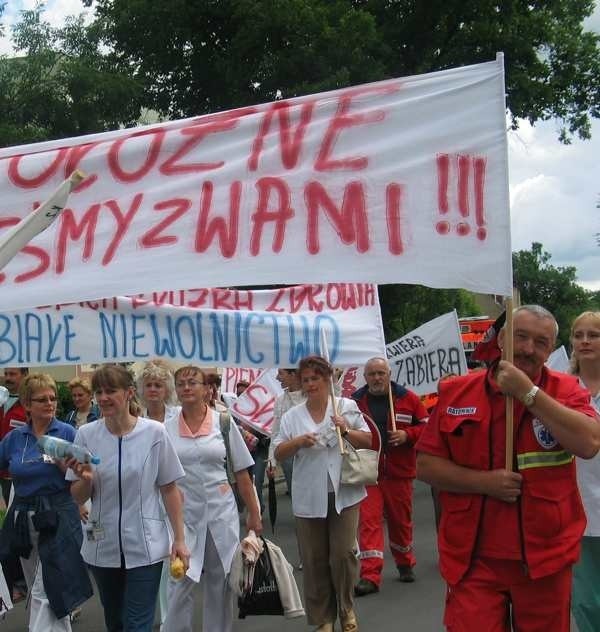 W lipcu związki zawodowe kostrzyńskiego szpitala zorganizowały w Słubicach pikietę, upominając się o swoje pieniądze. Nic to jednak nie dało. 