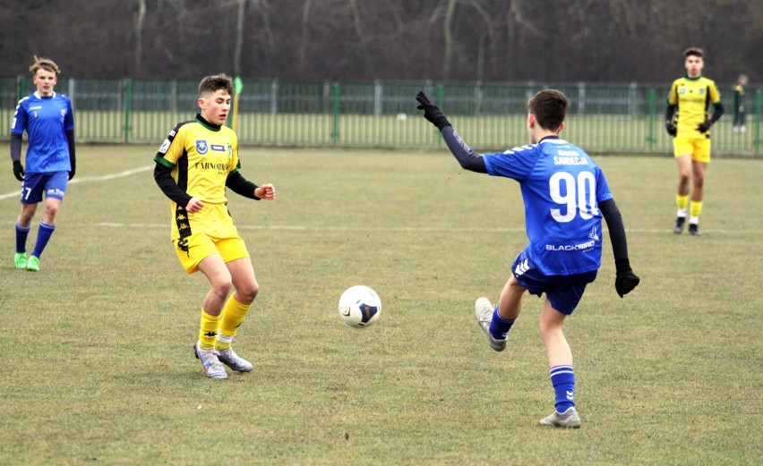 Na boisku na tarnobrzeskim Zwierzyńcu Siarka Tarnobrzeg U15...