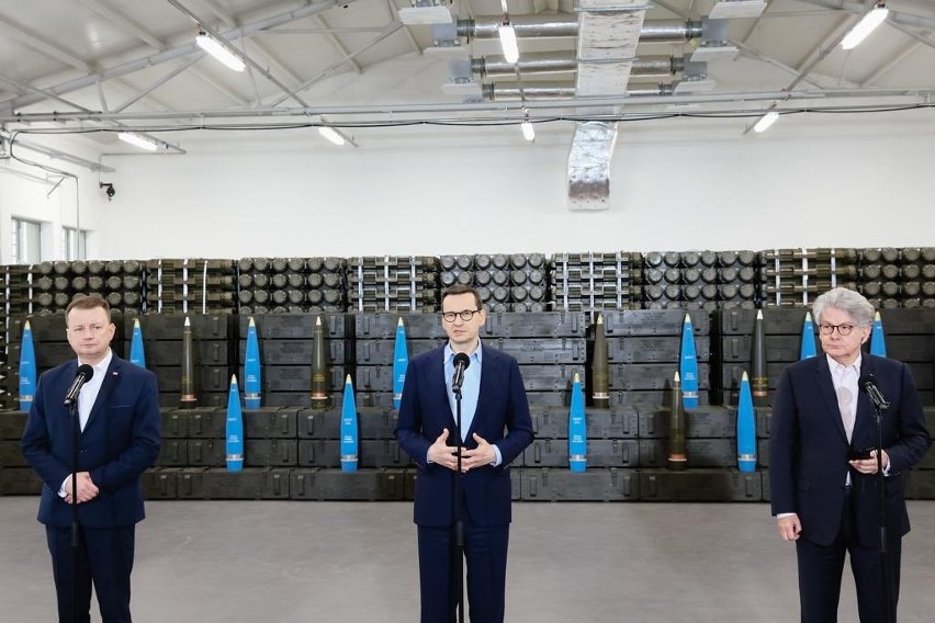 Premier Mateusz Morawiecki odwiedził Zakłady Metalowe DEZAMET w Nowej Dębie. Zobacz transmisję