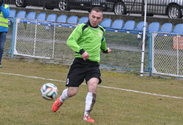 Łukasz Janik zdobył dla Szydłowianki gola w meczu w Karczewie, ale sędzia dopatrzył się jego pozycji spalonej.
