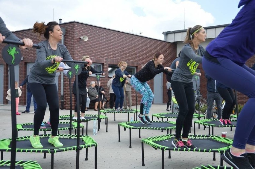 Majówkowy trening na trampolinach przy głogowskiej marinie [FOTO, FILM]