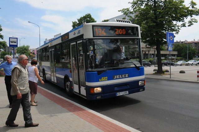 29.05.2016 krakowautobus mpk nr 134 kierunek zoo przeladowany dni weekendn/z:fot: adam wojnar/polska press/gazeta krakowska