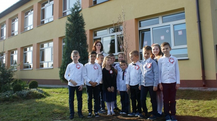 "Rekord dla Niepodległej" w Szkole Podstawowej w Lechowie (WIDEO, zdjęcia)