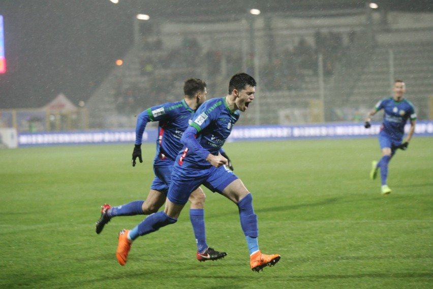 Miedź Legnica - Lech Poznań 3:2. Miedź zlała Kolejorza i oddala się od strefy spadkowej