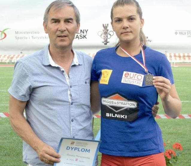 Klaudia Maruszewska wraz z trenerem Henrykiem Michalskim. 