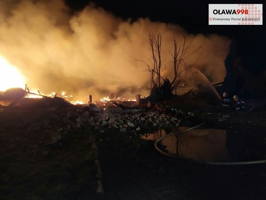 Potężny pożar pod Wrocławiem. Płonie stodoła i baloty słomy  