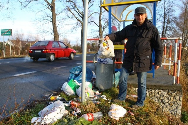 &#8211; Czegoś takiego nie wyrzucają pasażerowie miejskich autobusów &#8211; podkreśla Edward Odelga, sołtys Chmielowic.