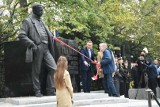 Pomnik Wojciecha Korfantego stanął w Warszawie. Wreszcie! - powiedział prezydent Andrzej Duda, który odsłonił obelisk z rodziną Korfantego