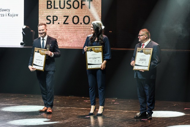 „Lider społecznej odpowiedzialności biznesu”. Z lewej Krzysztof Błaszkiewicz, prezes zwycięskiej spółki BluSoft