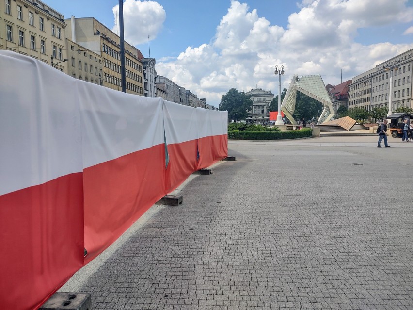 Przed wiecem Donalda Tuska w Poznaniu postanowiono osłonić...