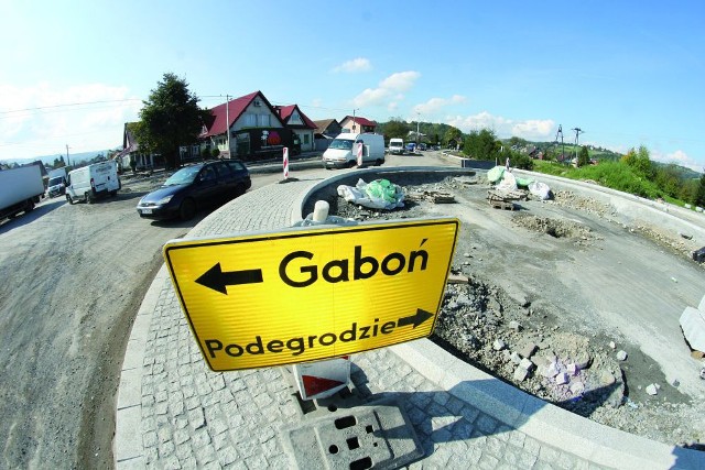 Rondo w Gołkowicach jest najkosztowniejszą częścią przebudowy drogi przejętej od województwa