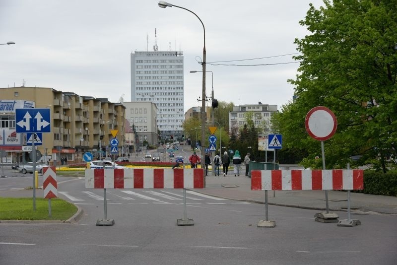 Ul. Pałacowa. Rozpoczyna się remont