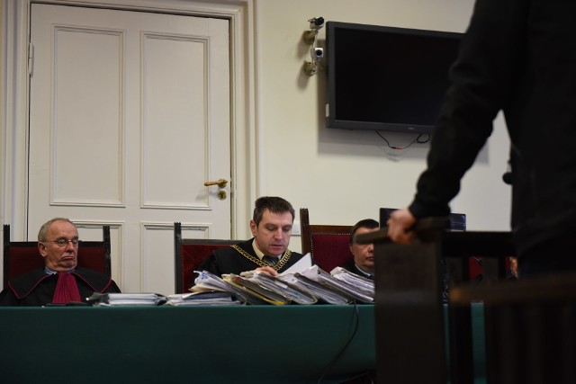 Sędzia Zbigniew Lewczyk kilkakrotnie dyscyplinował wczoraj świadków co do odpowiedniego zwracania się do sądu