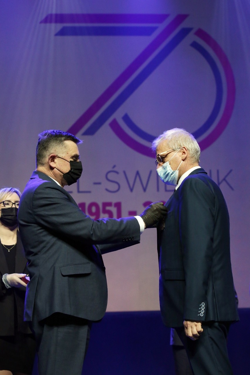Uroczysta gala z okazji 70-lecia PZL-Świdnik w CSK. Pracownicy otrzymali medale i odznaczenia państwowe