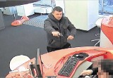 Ten mężczyzna napadł w marcu na bank [WIDEO]